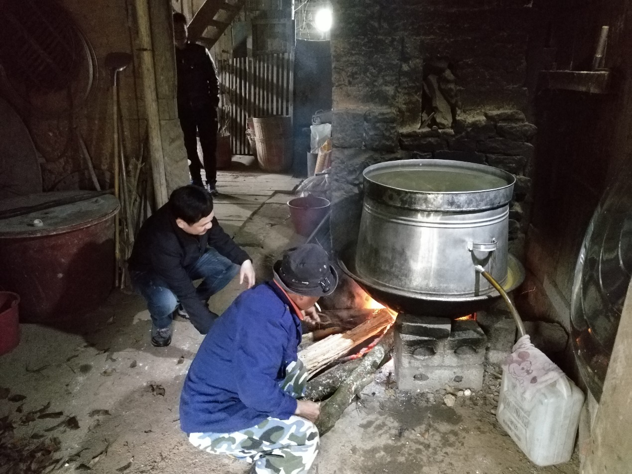 深入农家，了解情况